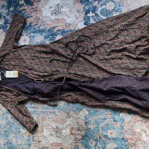 Mara traders Aditi wrap dress - Picture 3 of 7